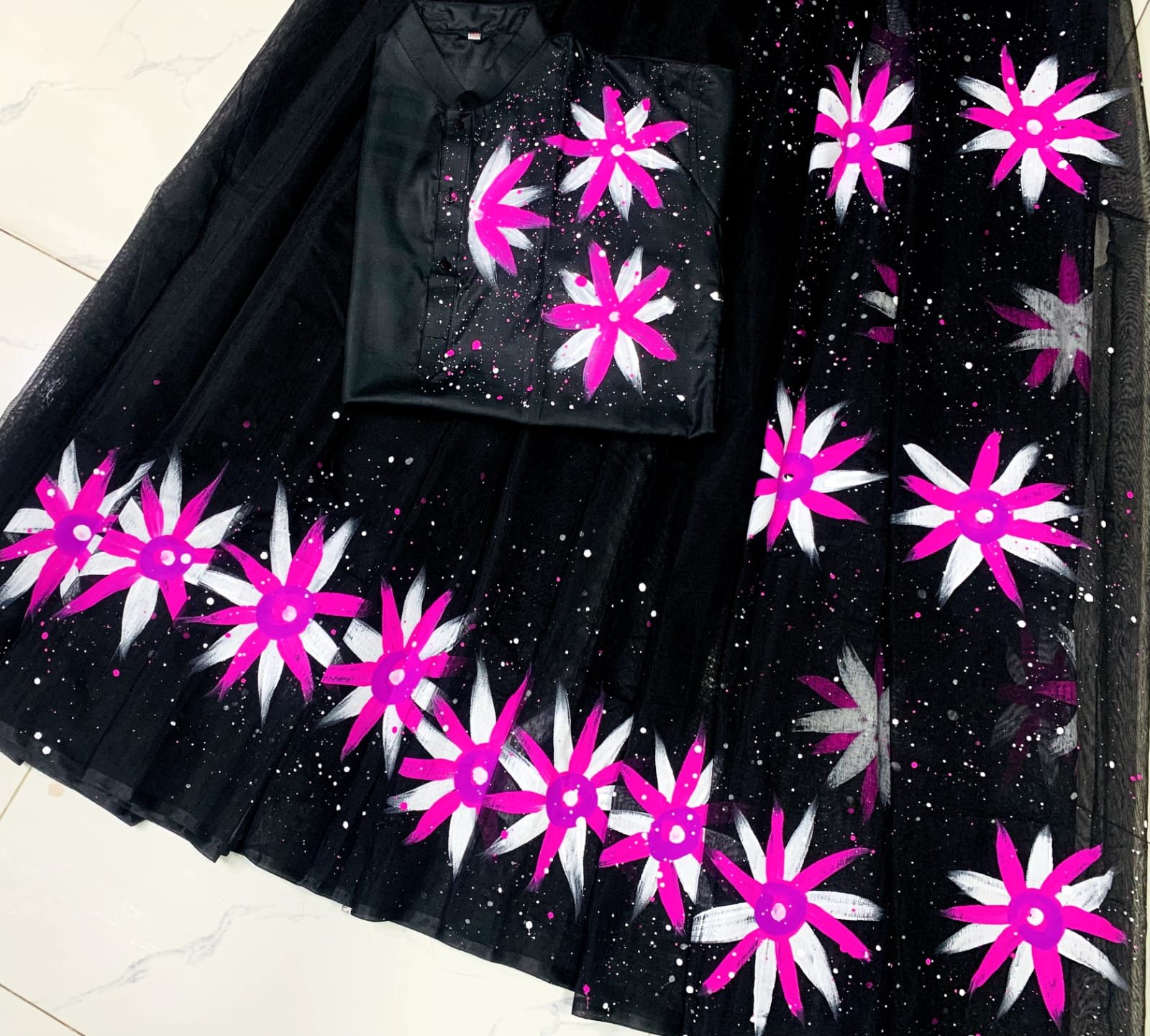 কাপল স্টাইলে এবার আসুক আলাদা ছোঁয়া!